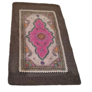 فرش نمدی دستباف از پشم خالص – مناسب برای دکور سنتی